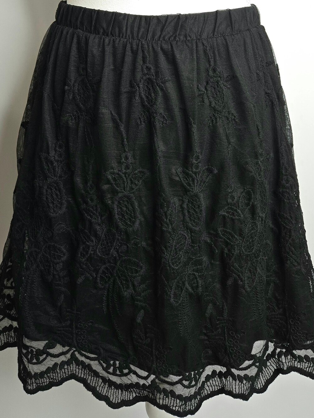 Garage Black Floral Embroidered Lace Mesh Overlay Skirt Scalloped Hem Size M